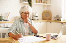 Uzyskanie prawa do emerytury przez nauczyciela - dalsza praca czy przejście na emeryturę?